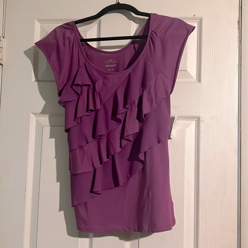 Old navy ruffle tee
